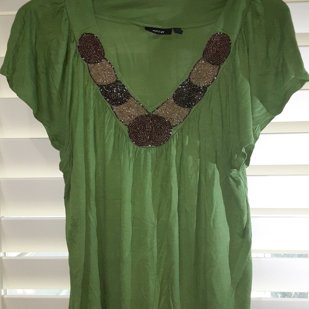 Green w/Bead-like neck Short Sleeve Top